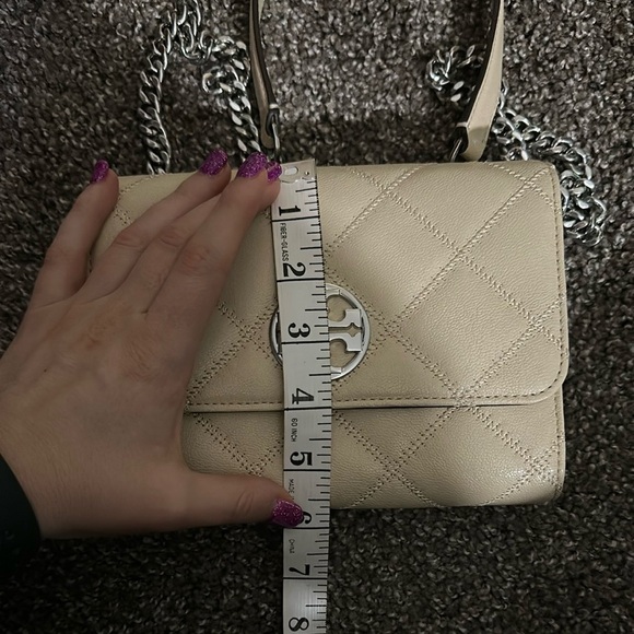 Tory Burch Beige Cream Quilted Leather crossbody with silver hardware - Picture 5 of 13